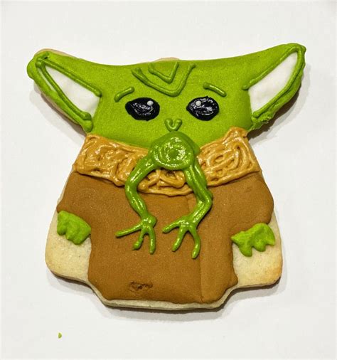 Baby Yoda In 2020 Frog Cookies Yoda Baby