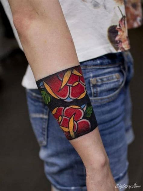 Wzory Tatuaży Na Nadgarstki Mogą Być Zarówno Skromne