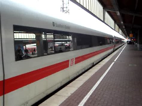 Het station is gelegen in het noordelijke gedeelte van het stadscentrum van dortmund en is het belangrijkste station van deze stad. ICE 646 Ausfahrt in Dortmund Hbf am 12.05.07 um 10.26. Am ...