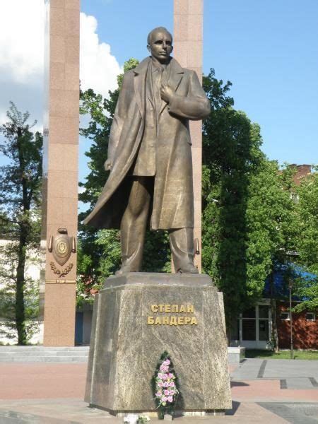 Ukraine Erects A New Fascist Statue While America Remains Silent