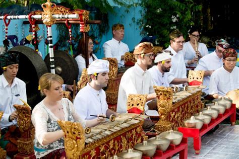 2016 Storrier Stearns Japanese Garden Event Balinese Gamelan Music