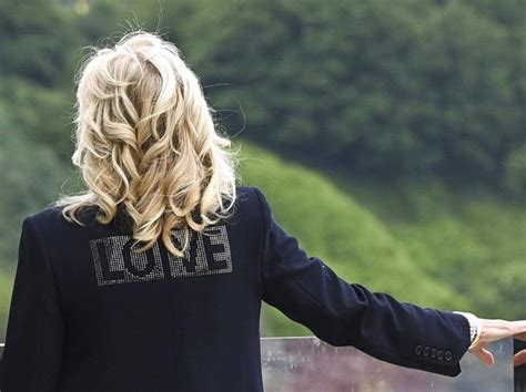 Joseph robinette beau biden iii was the eldest son of joe biden, having survived the car crash that killed his mother and. Jill Biden Curi Perhatian Pakai Jaket 'LOVE' di Inggris ...