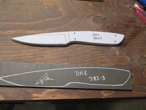 Knife patterns/templates • kitchen knives • daggers • neck knives • other knives. DIY Knifemaker's Info Center: DH1 - DROP-POINT HUNTER