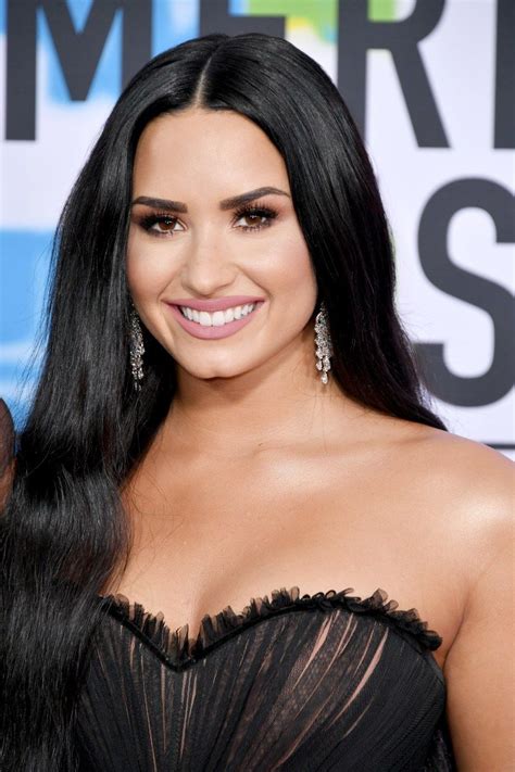 Demi Lovato At The 2017 American Music Awards Celebrities Female Favorite Celebrities Celebs
