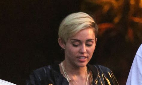 Miley Cyrus Claims Her First Uk Number One Single With We Cant Stop