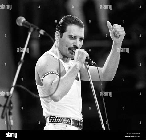 Freddie Mercury Der Pop Band Queen Auf Der Bühne Während Des Live Aid