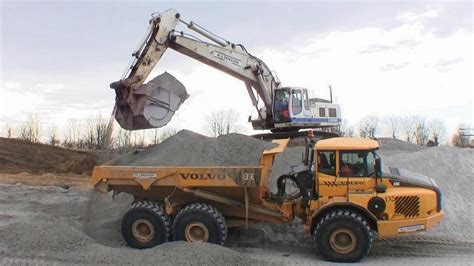 Liebherr R954c Excavator Loading Volvo A35 Dumpers Youtube