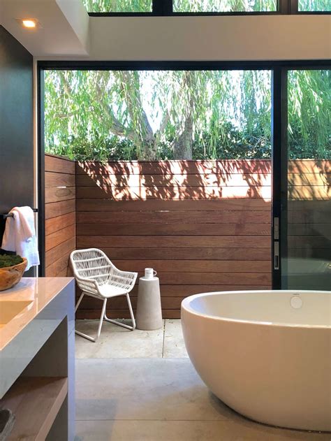 View the entire room as if you are standing right there! BATHROOM DESIGN QUICK TIP - Are Free Standing Tubs STILL ...