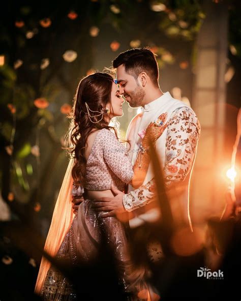 Photo By Dipak Studios Photographers In 2021 Wedding Couple Poses
