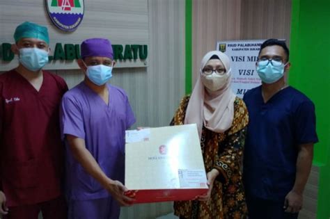 Ridwan Kamil Beri Kue Untuk Nakes Di 92 Rumah Sakit Antara News Kalimantan Tengah Berita