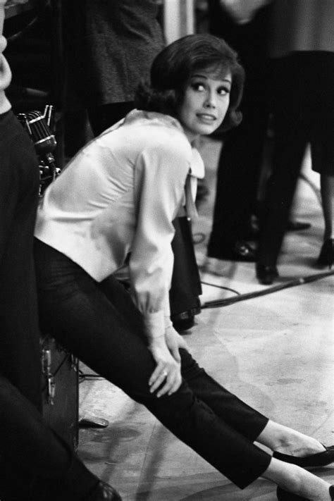 Photos Mary Tyler Moore S Fashion Through The Years