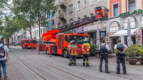 5 фраз в 3 тематиках. Karlsruhe: Brand in Kaiserstraße - Feuerwehreinsatz in Innenstadt | Region