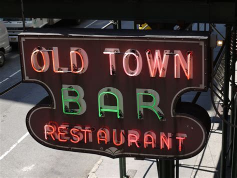 Old Town Bar And Restaurant Vintage Neon Sign Old Neon Signs Neon