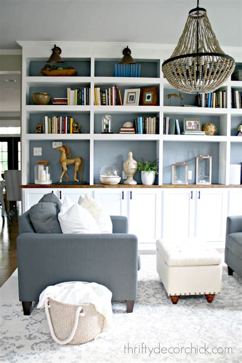 Five simple tips for decorating bookcases from Thrifty Decor Chick