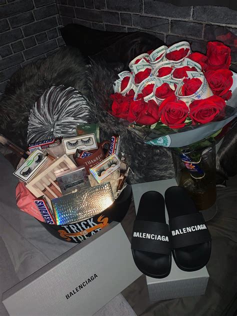 Gift basket ideas for boyfriend birthday. 𝑞𝑢𝑒𝑒𝑛 𝑚𝑒𝑎𝑛 on Twitter | Cute birthday gift, Girlfriend ...