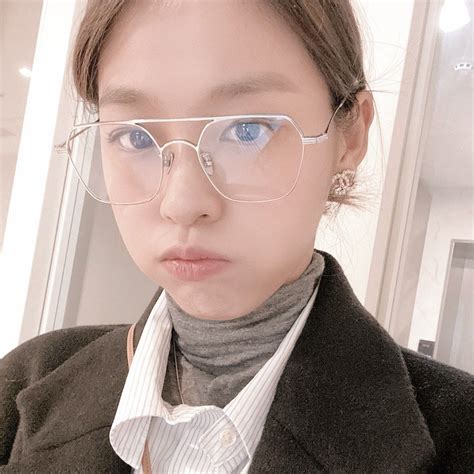 Pin By Tsang Eric On Korean Actress Singer Cat Eye Glass Fashion Glasses