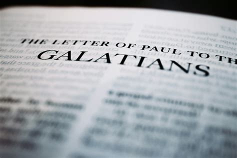 Textes De La Lettre De Paul Aux Galates Photo Photo Gris Gratuite Sur Unsplash