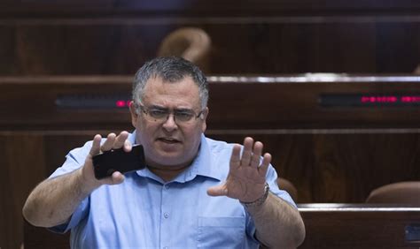 יור הקואליציה, חבר הכנסת דוד ביטן (הליכוד), חשוד בעבירת שוחד, הלבנת הון, מרמה והפרת אמונים, כך מתברר היום (ראשון), שעות ספורות לאחר עיכובו לחקירה במסגרת פרשת 1803, העוסקת בחשד לשחיתות מצד בכירים ביותר. דוד ביטן: נתניהו צריך להחזיר המנדט כבר הערב - חדשות מדיניות ופוליטיקה - ערוץ 7 חדשות, פוליטיקה ...