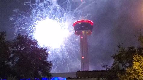2020 New Years Eve Fireworks In San Antonio Youtube