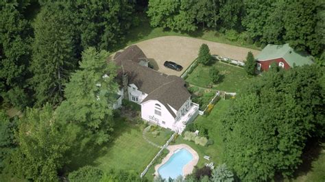 Modest To Majestic A Look At Hillary And Bill Clintons Homes Over The Years The New York Times