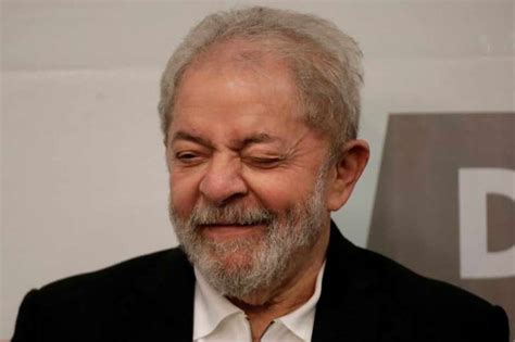 No dia do seu aniversário Lula desabafa em ato público em Minas Não
