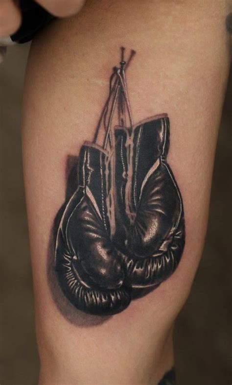 See more ideas about boxing tattoos, tattoos, boxer tattoo. Tatuaje de guantes de boxeo, Tatuajes de boxeo, Guantes de ...