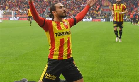 Halil Akbunar Süper Lig'de 100. maçına çıkmaya hazırlanıyor