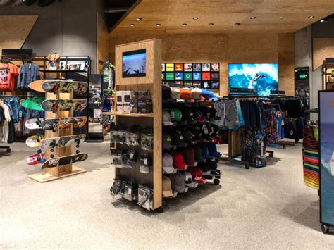 Egal ob laufeinsteiger, die zum ersten mal wettkampfluft schnuppern wollen oder erfahrene läufer, die ihre persönliche bestzeit verbessern wollen, sollte die traditionsreiche laufserie in. Sporthandel: Digital Signage im neuen SportScheck in ...