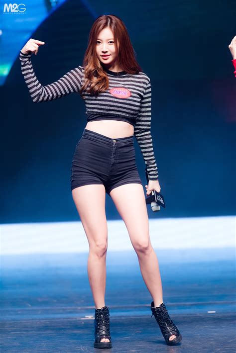 6 Photos Of Girls Day Yura In A Tight Black Outfit That Will Blow Your Mind — Koreaboo