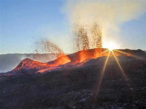 Volcans En éruptions Un Spectacle Intense à La Réunion