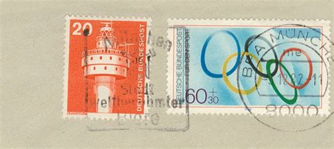 Briefmarke — die briefmarke, n (grundstufe) ein kleiner zettel, den man auf der post kaufen kann und den man auf einen brief aufklebt synonym: Briefmarke Aufkleben Wo