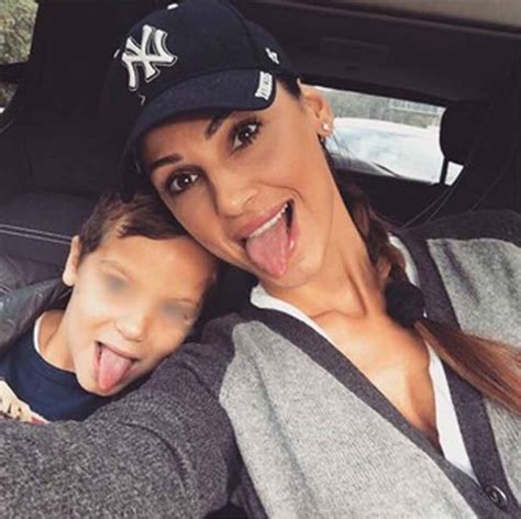 Ecco come sono anna tatangelo e gigi d'alessio tornano insieme per la comunione del figlio andrea. Anna Tatangelo, una trentenne super sexy. Ma la ricordi ...