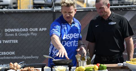 Watch a nascar race, and the timing of a pit stop can seem almost random. 17 Things NASCAR Pit Employees Aren't Allowed To Do At Work