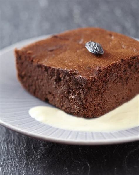Préchauffer le four à 180°c. Recette - Gâteau au chocolat, crème anglaise à la fève Tonka | 750g