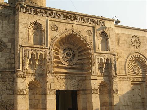 مساجد لها تاريخ الجامع الأقمر شمس ساطعة داخل شارع المعز اليوم السابع