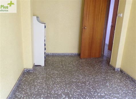 Situado en el barrio de bellas vistas, esta vivienda de segunda mano y 63 m² ofrece buena conexión por transporte público como el autobús con las líneas 44, 127 y n21 o el. Segunda mano » Piso » Elche » Plaza M