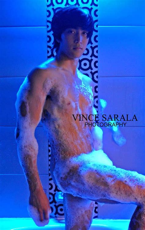 GWAPONG PINOY SCANDAL MIKO LAUREL NUDE PIC