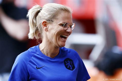 Sarina Wiegman bedankt fans via advertentie in het AD - Nieuws.nl
