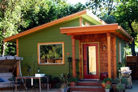 My wise mother, wendy, has a saying about big houses, 'it's just more to clean'. How About a 320 Square Feet Tiny House? - Tiny House Pins