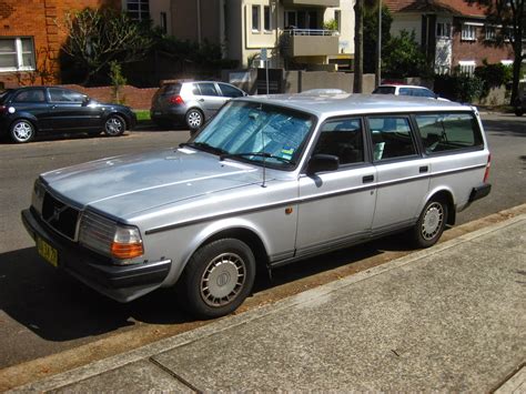 The last 200 produced was a blue station wagon built to the italian specification and named the polar italia, currently displayed at the volvo world museum. Aussie Old Parked Cars: 1992 Volvo 240 Wagon