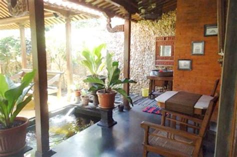 Tidak jarang, beberapa orang mendesain teras rumah mereka dengan saksama agar tidak hanya nah, pada kesempatan ini, kita akan membahas setidaknya 20 desain teras rumah minimalis yang. Simpel, Ternyata Begini Moms Cara Menata Teras Rumah yang ...