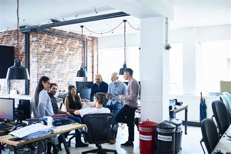 Jika diminta bayaran untuk diterima bekerja maka itu adalah scam yang nyata sekali. 8 Ide Ruang Kerja Minimalis untuk Kantor Start Up Perintis ...