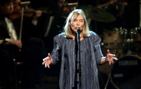 Joni Mitchell Hospital Update Singer In Coma Unresponsive Ibtimes
