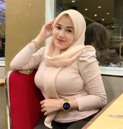 Pin Oleh Boyinsleep Di Manis Di 2020 Gaya Hijab Perkumpulan Wanita Gadis Baik