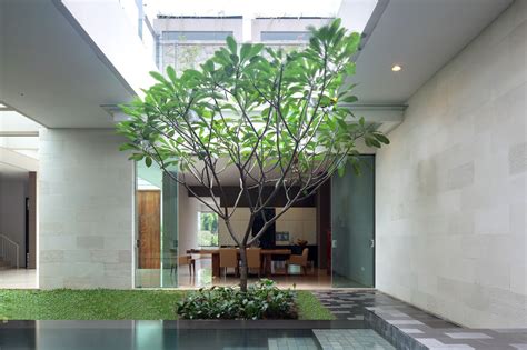 I think they're having a resurgence, especially for contemporary interiors, says schrader. Luxury Garden House In Jakarta | iDesignArch | Interior ...