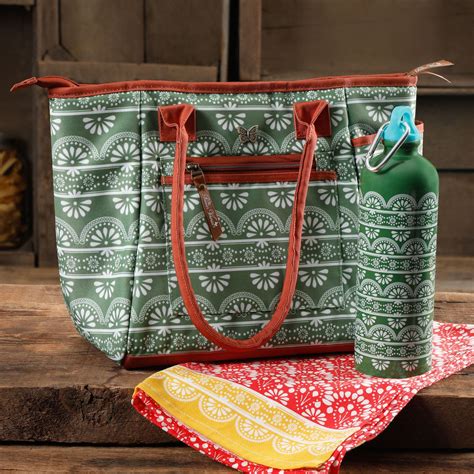 Just because the pioneer woman obviously likes to cook heavier home style food doesn't mean that she still can't come up with a heck of a salad. The Pioneer Woman Nan Lunch Bag Set with Hydration Bottle ...