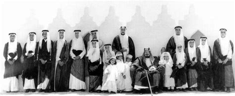 الملك عبدالعزيز وابنائه