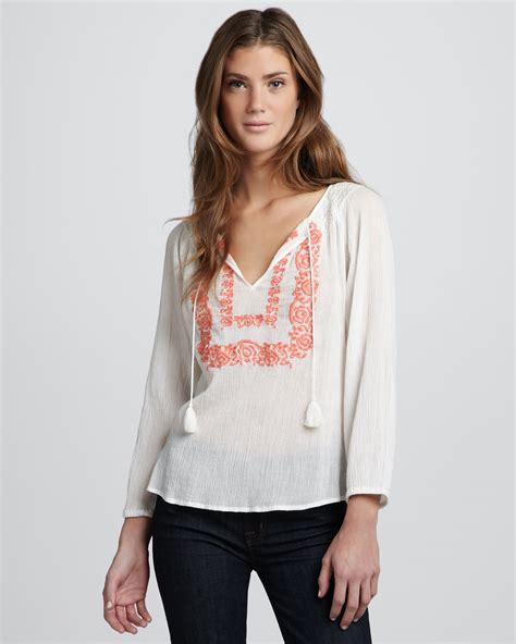 For days when you want to look put together, this peasant blouse will give you both style and comfort with little to no effort. Lyst - Joie Meliana Long-Sleeve Peasant Blouse in White