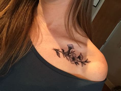 The different phases of the moon can be seen in different variations of tattoos, but this small and simple design is the just enough to make the clavicle sparkle. The 25+ best Collar bone tattoos ideas on Pinterest ...