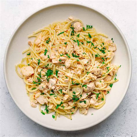 These quick pasta dinners prove you need only four ingredients. Canned Tuna Pasta - with Recipe Video 🎥 | Posh Journal